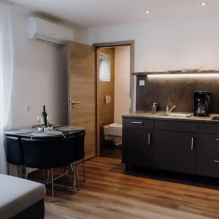 Nyirfa Apartament *