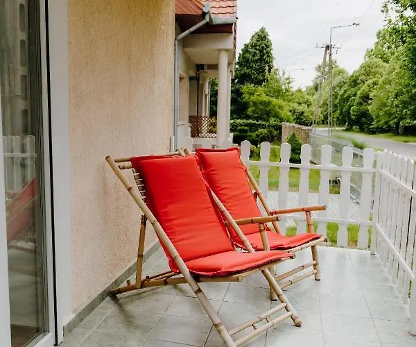 Nyírfa Apartman *